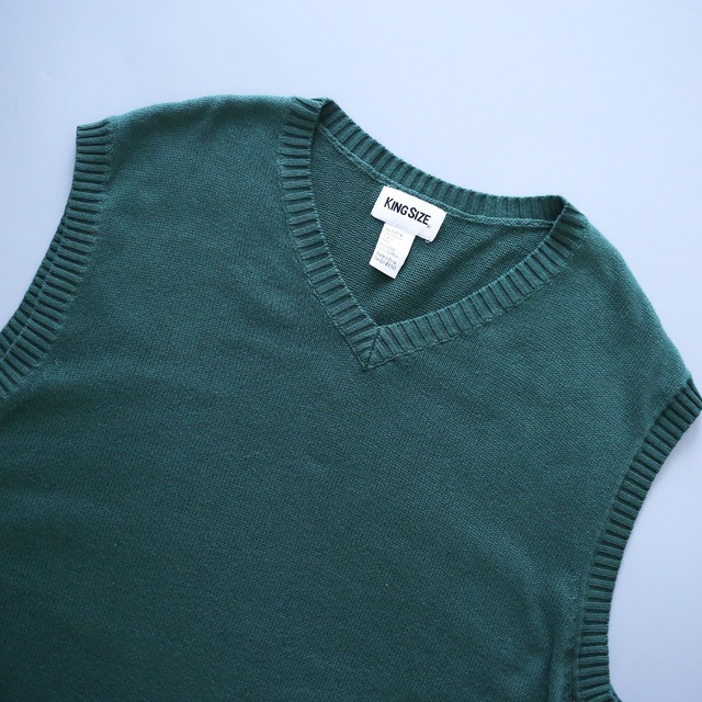 "KING SIZE" deep green over silhouette cotton knit vest