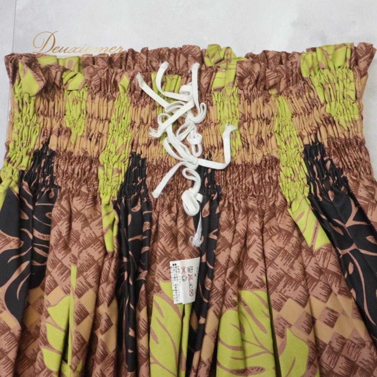 フラダンス 衣装 パウスカート エムエムジェイ ブラウン系 MMJ 日本製 シングル モンステラ柄 華やか 鮮やか かわいい シンプル ハワイアン アロハ ハワイアンプリント フラ ダンス レッスン 練習 グリーン系 ブラック系 モンステラ デザイン