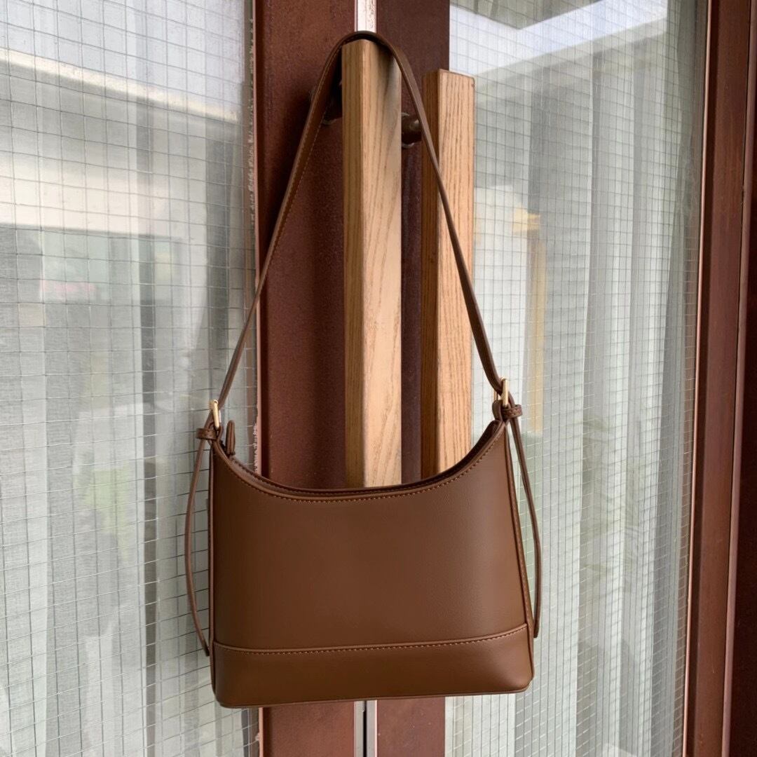 シンプルショルダーバッグ