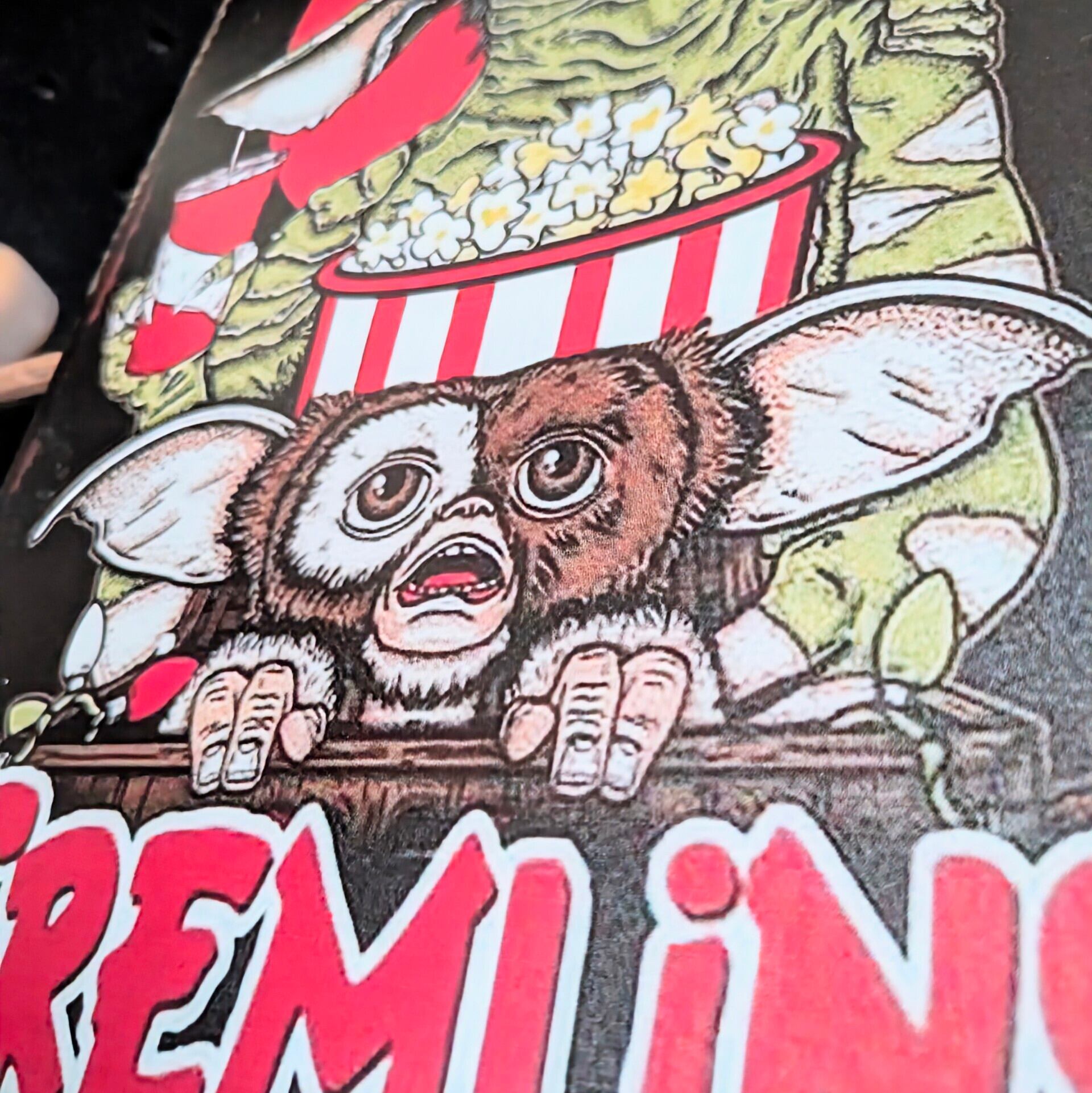 送料無料!ちょうどいいブリキ看板【 Gremlins ( グレムリン )】ポップコーン / ギズモ / ストライプ / METAL SIGN / メタルサイン / ブリキ看板 / サインボード / ビンテージ加工 〚アメリカン雑貨 アメトイ〛