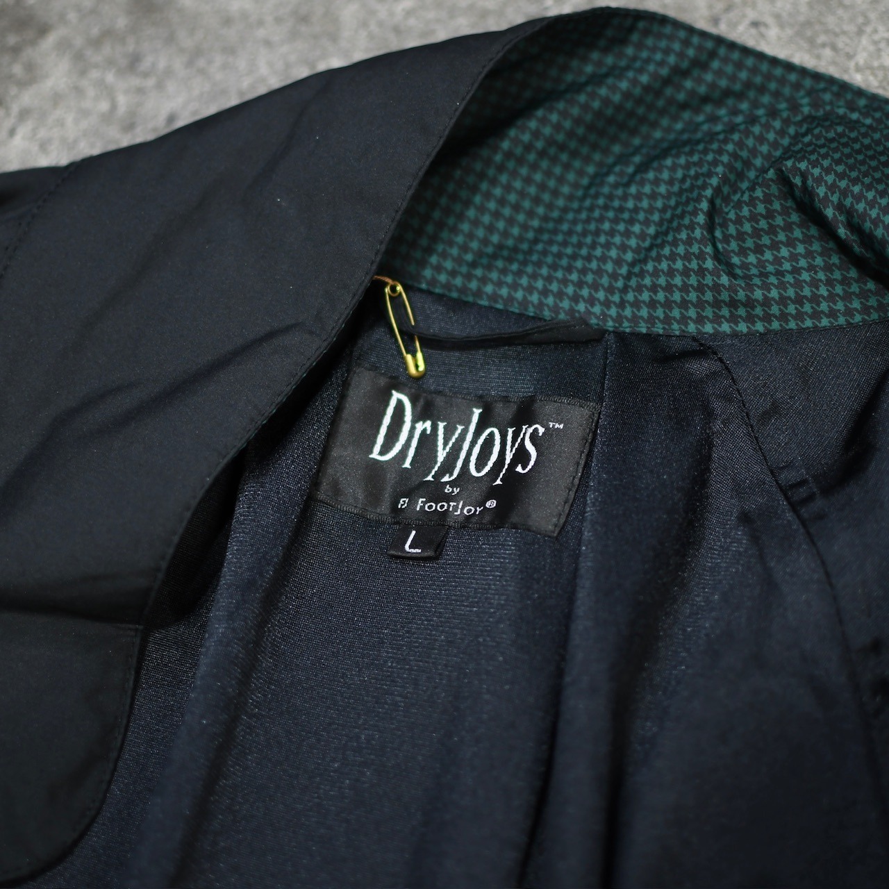 Dryjoys switching design nylon jacket