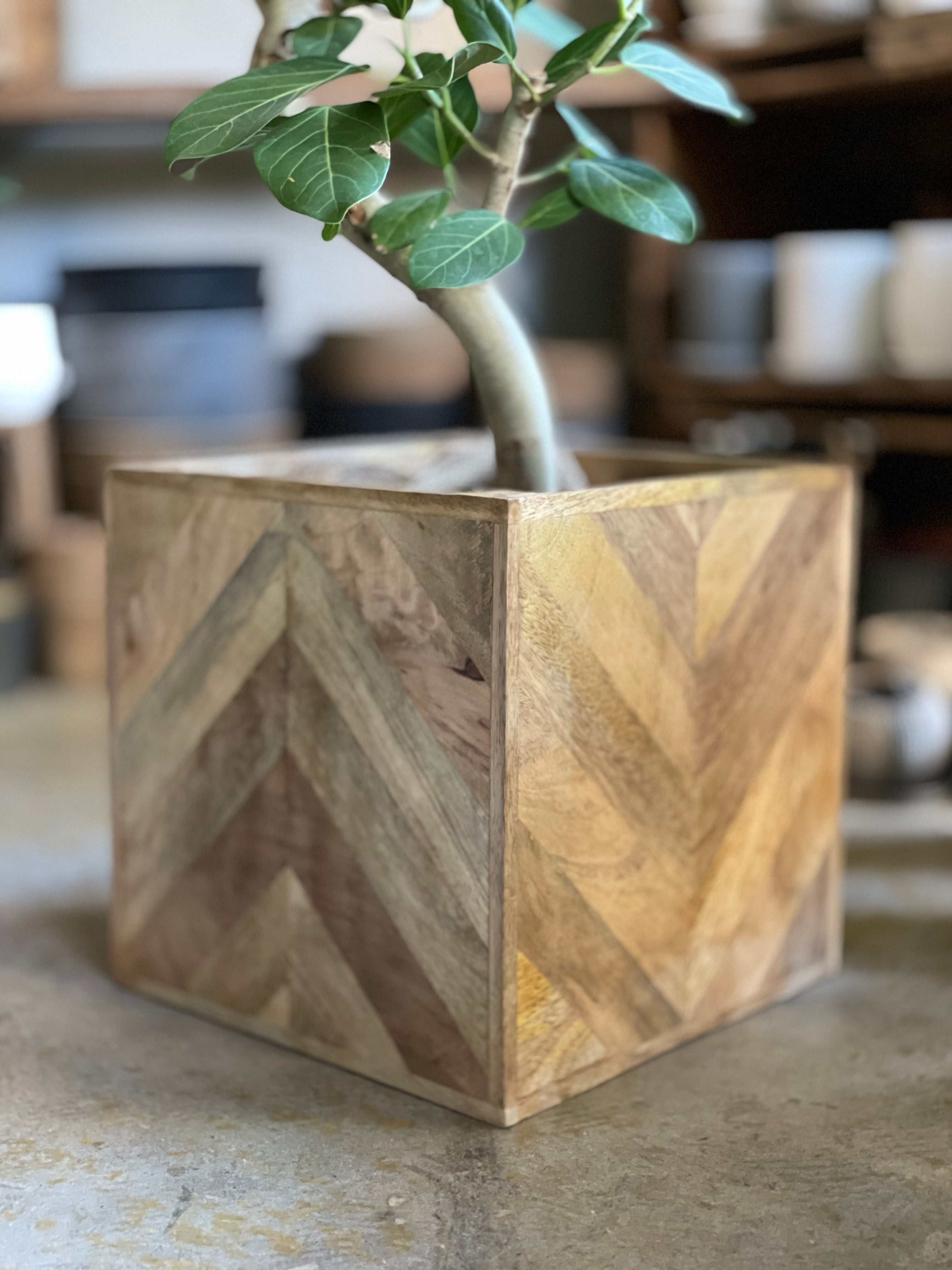 ヘリンボーン柄の天然木鉢カバー ヘリンボーン柄の天然木鉢カバー