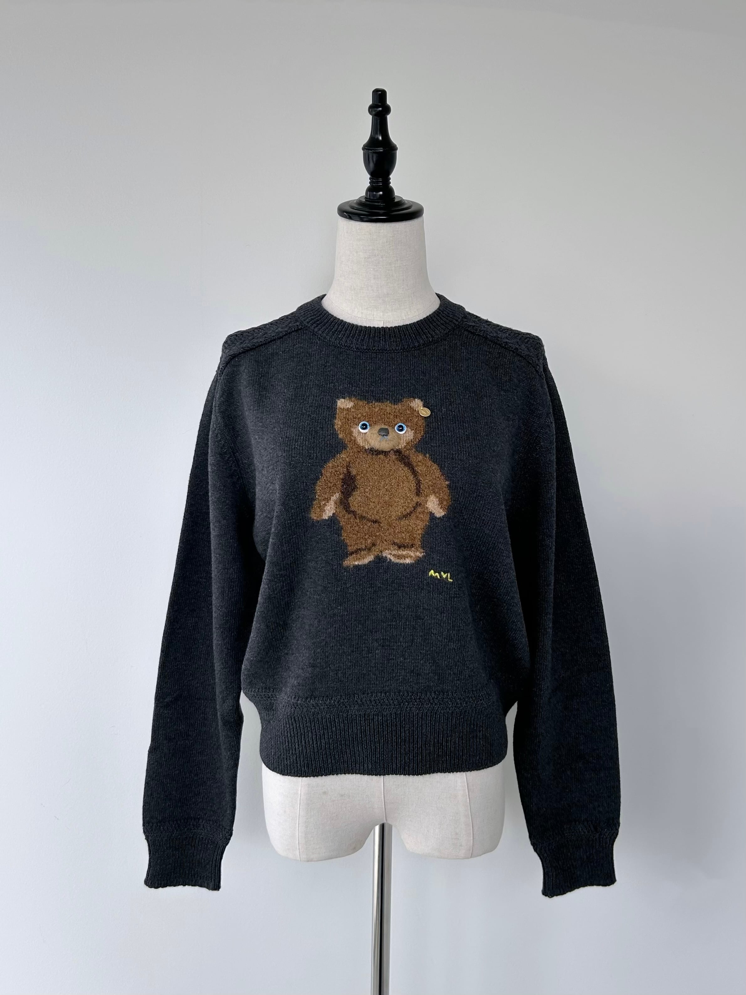 MUVEIL(ミュベール) スズラン刺繍裏毛プルオーバー黒38 MUVEIL(ミュベール) スズラン刺繍裏毛プルオーバー黒38 MUVEIL