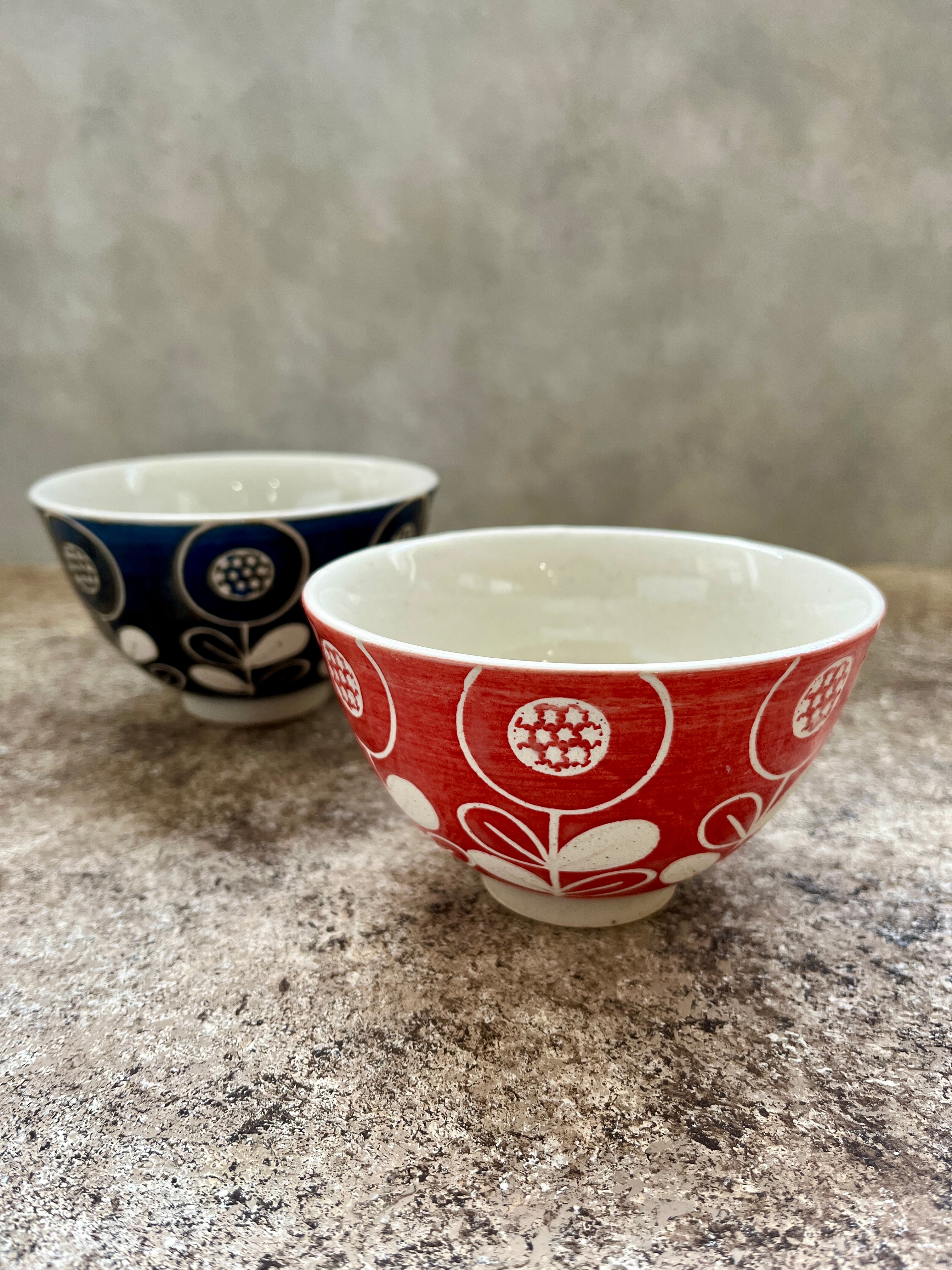 波佐見焼】花の森軽量夫婦茶碗赤・青 | 和光カタヤマ