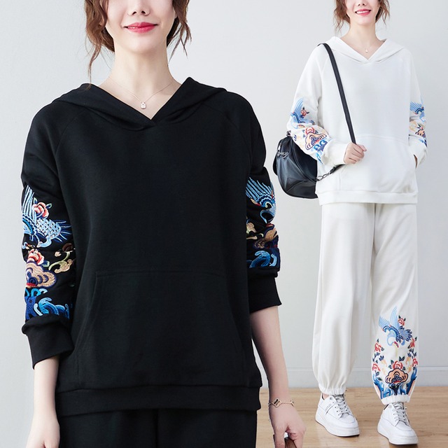 初回送料無料　刺繍ブラウス　レーディスファション商品　フード付きトップス　人気上着