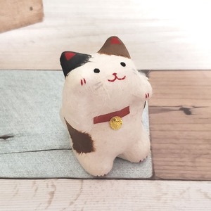 ほっこり可愛いちぎり和紙の招き猫(ミニ・三毛)