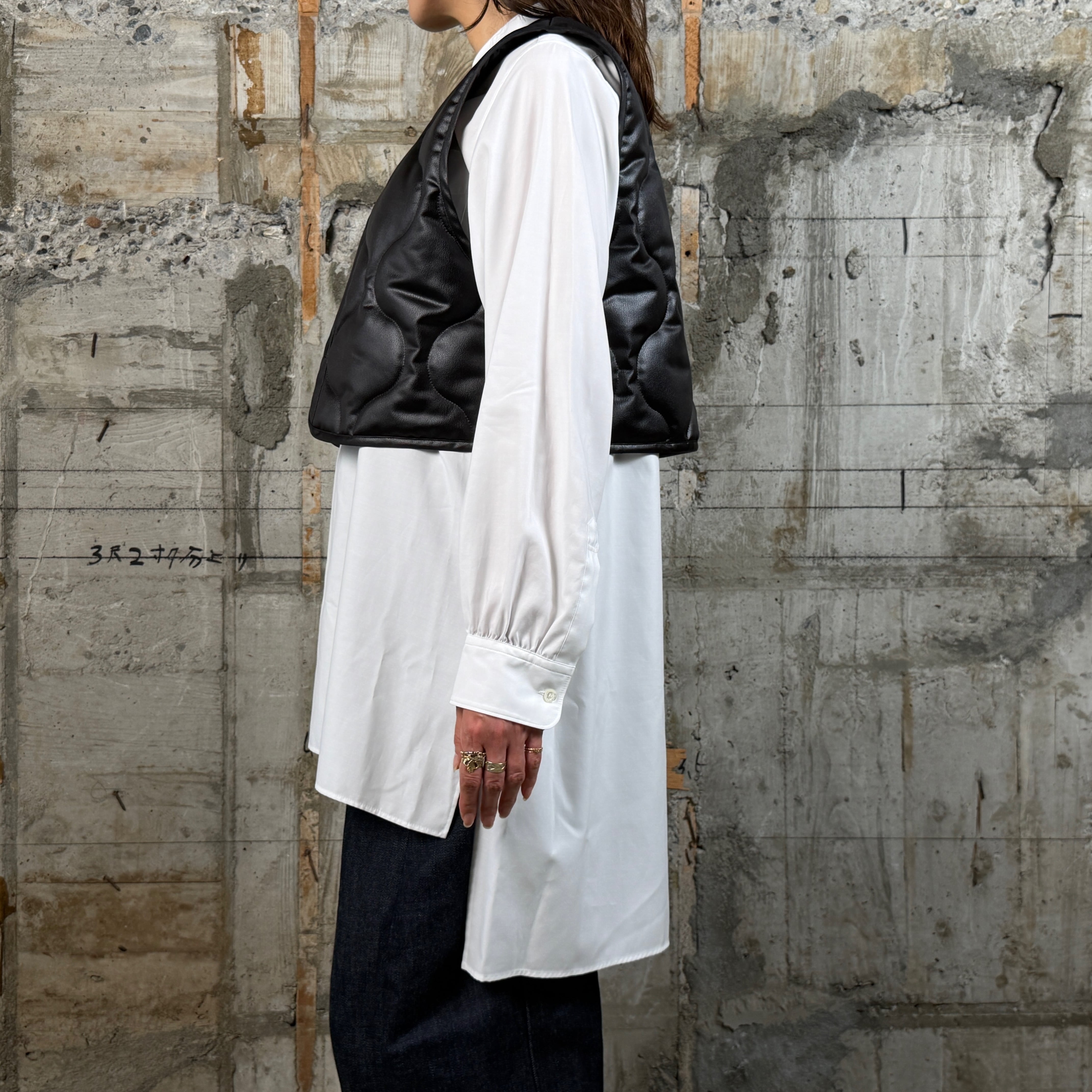 HYKE【ハイク】 FAUX LEATHER QUILTED CROPPED VEST (17605) / BLACK