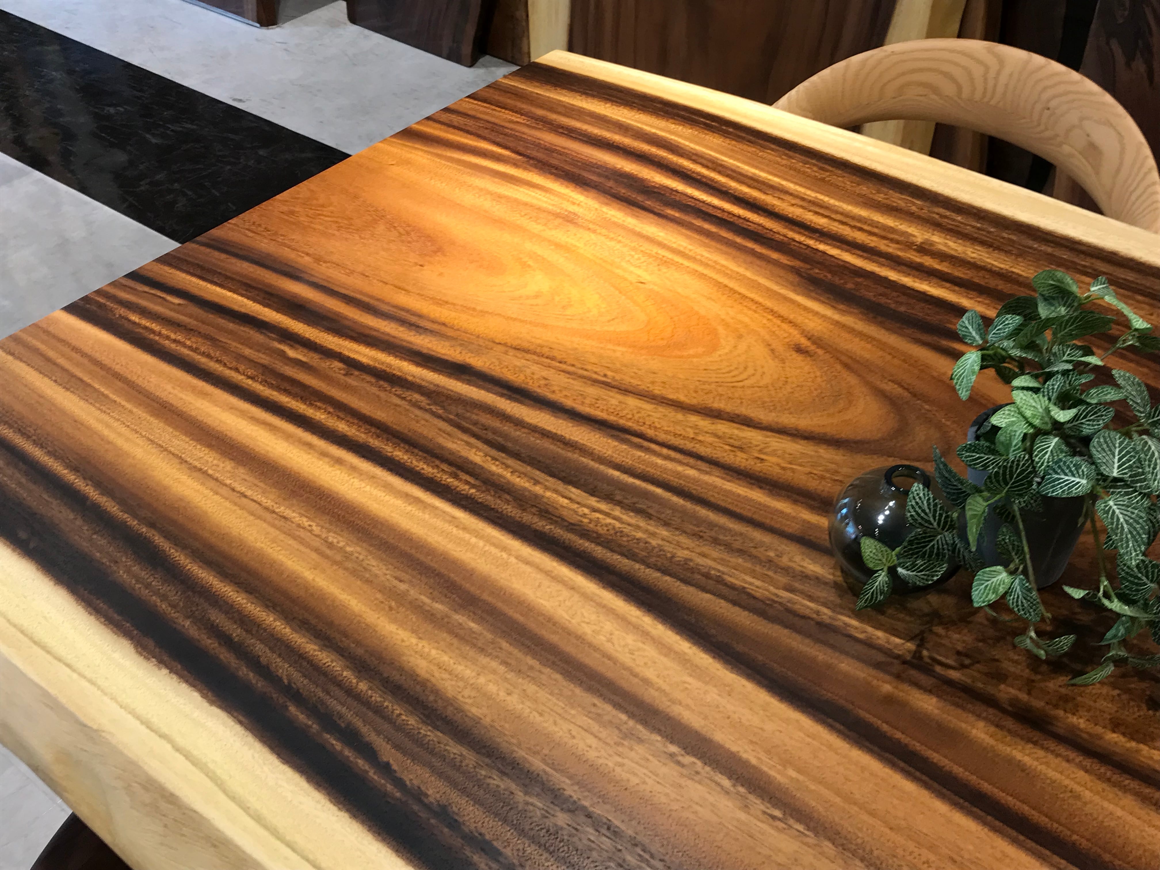 モンキーポッド _1580×930ｰ970ｰ960×60_横浜元町店_テーブル天板/一枚板