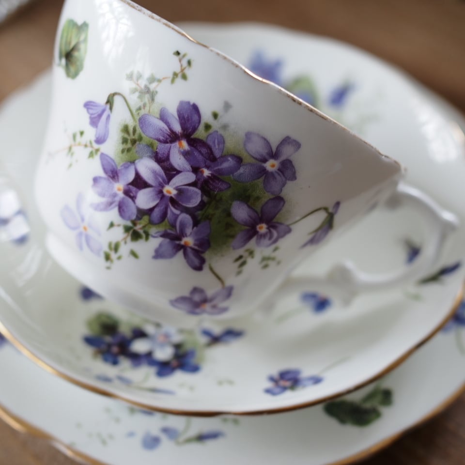 英国アンティーク　ハマースレイ  トリオ 英国ハマースレイ ヴィクトリアンバイオレット トリオ カップ