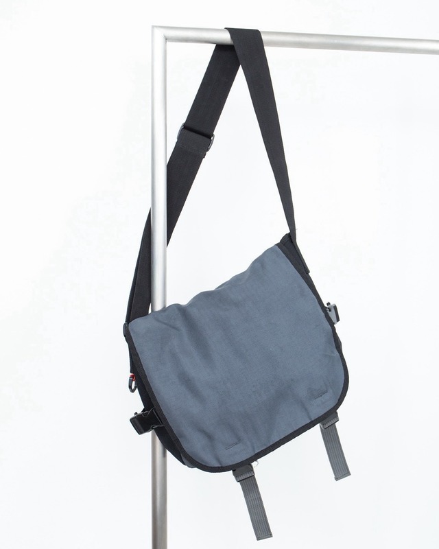"GAP" design nylon shoulder bag