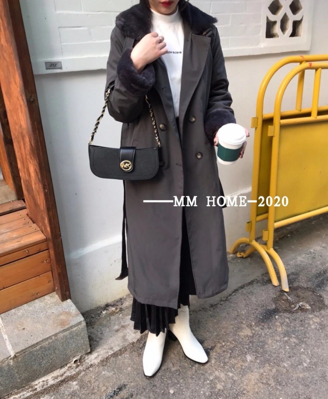 ファー付きロングコート　AJ42441-951