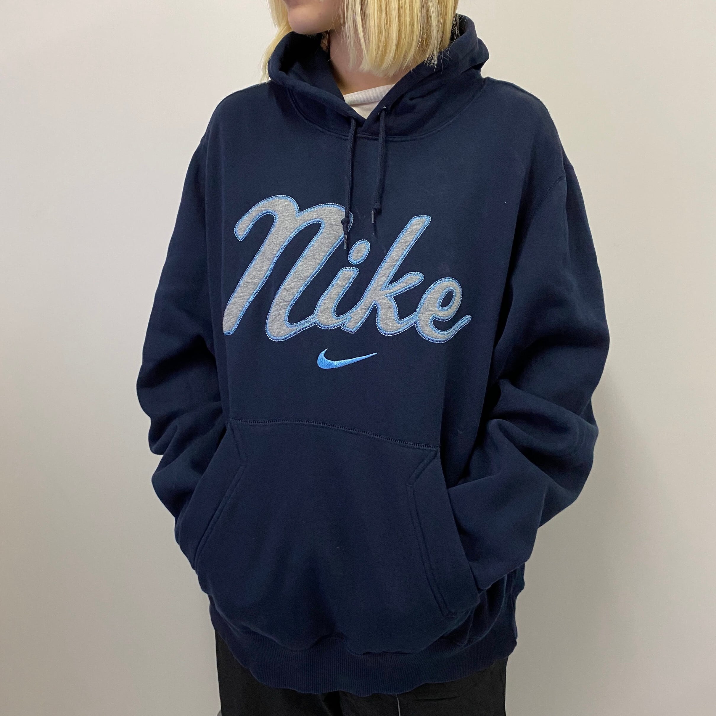 新品 NIKE ナイキ ビッグロゴ 刺繍 廃盤 ロゴ スウッシュ パーカー NIKE ナイキ ビッグロゴ スウォッシュ センターロゴ刺繍 スウェット