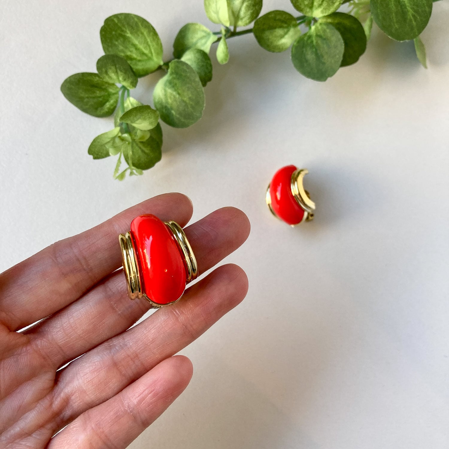 赤い羽根のフープイヤリング ew-00-00219xx_1.jpg