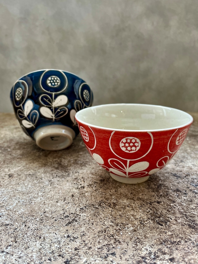 【波佐見焼】花の森軽量夫婦茶碗赤・青