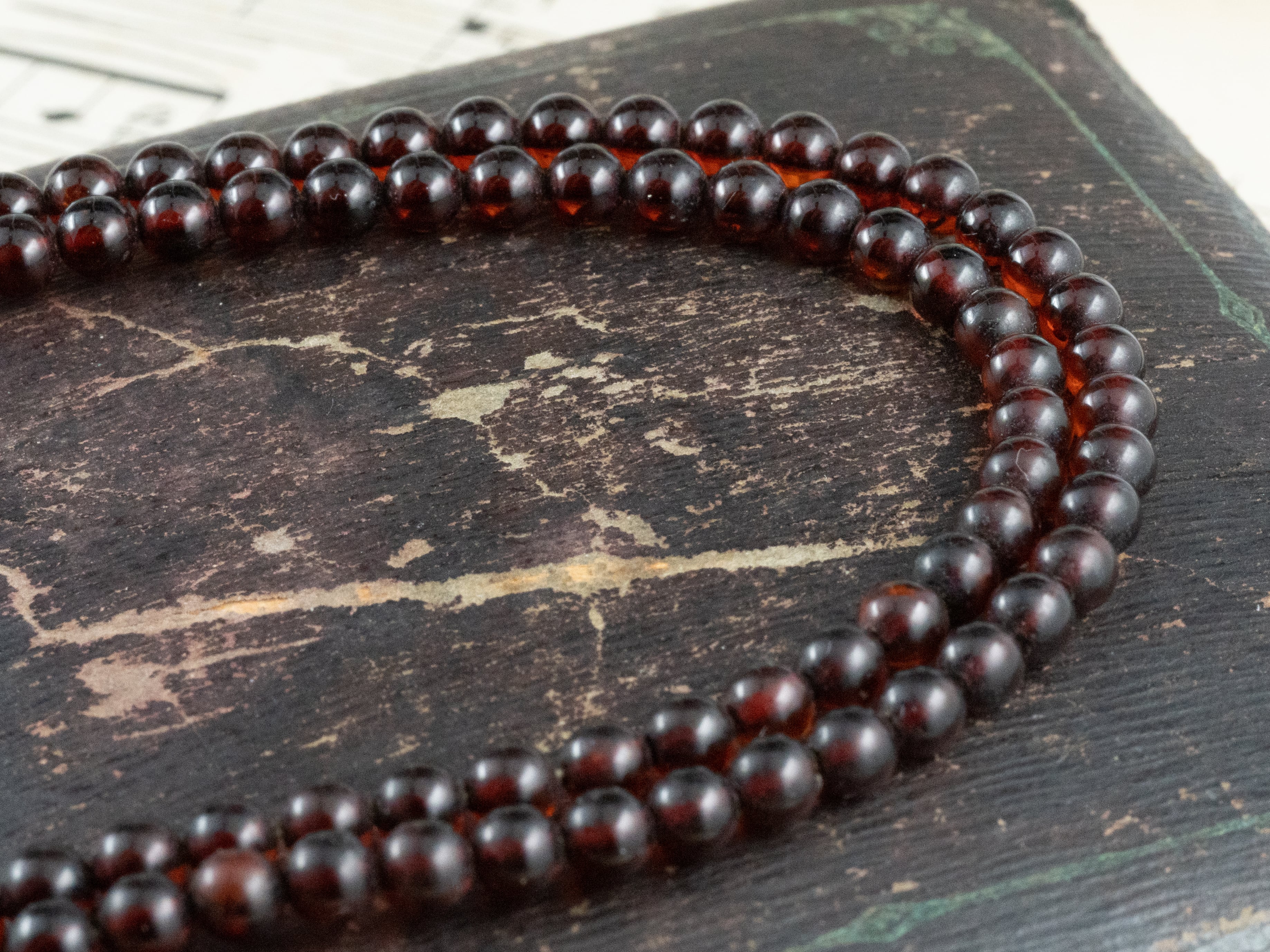 レア オール アンバー 琥珀 コハク ビーズ セミロング