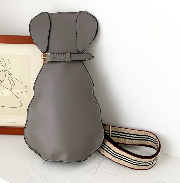 レディース フェックレザー 犬 dog ワンちゃんの形 犬柄 斜めがけ