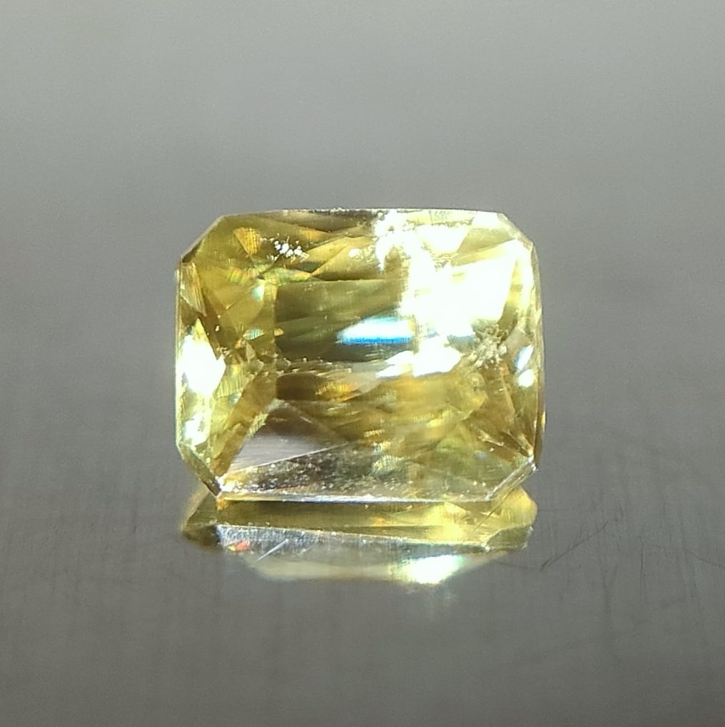 スフェーン ルース 天然 0.81ct | Chainon