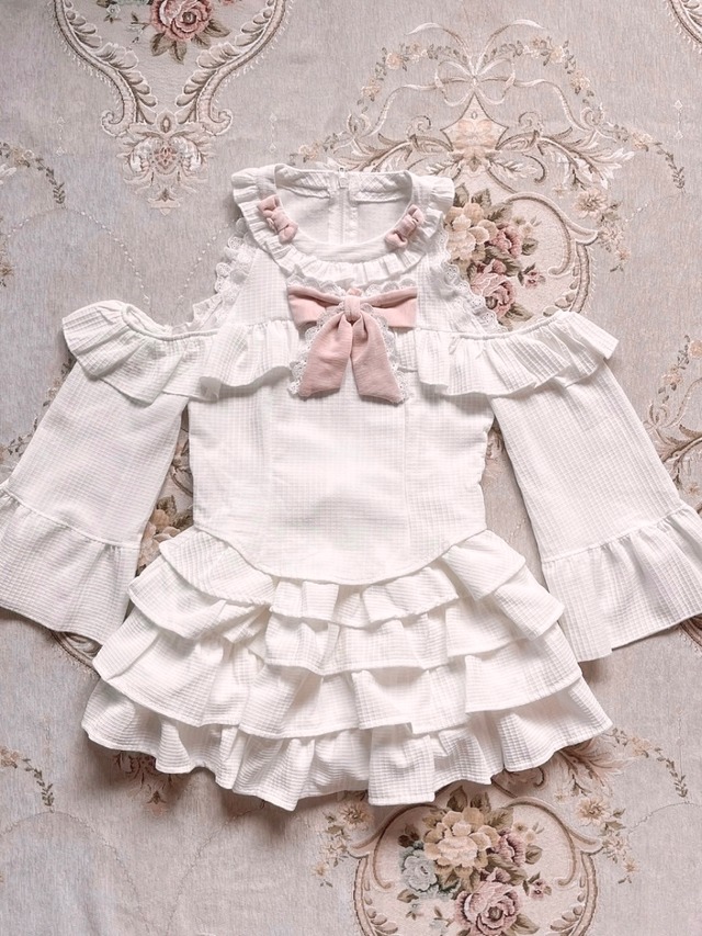 open shoulder lovely set up