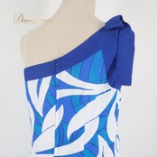 フラダンス 衣装 ワンピース ドレス ブルー系 アロハスタンダード 日本製 ハワイアンプリント アロハ レッスン 練習 ALOHA STANDARDS フラ ダンス リボン アシンメトリー ワンショルダー ホワイト系 青 白 さわやか かわいい おしゃれ 上品 大人っぽい フラダンス衣装 スタイリッシュ リゾート