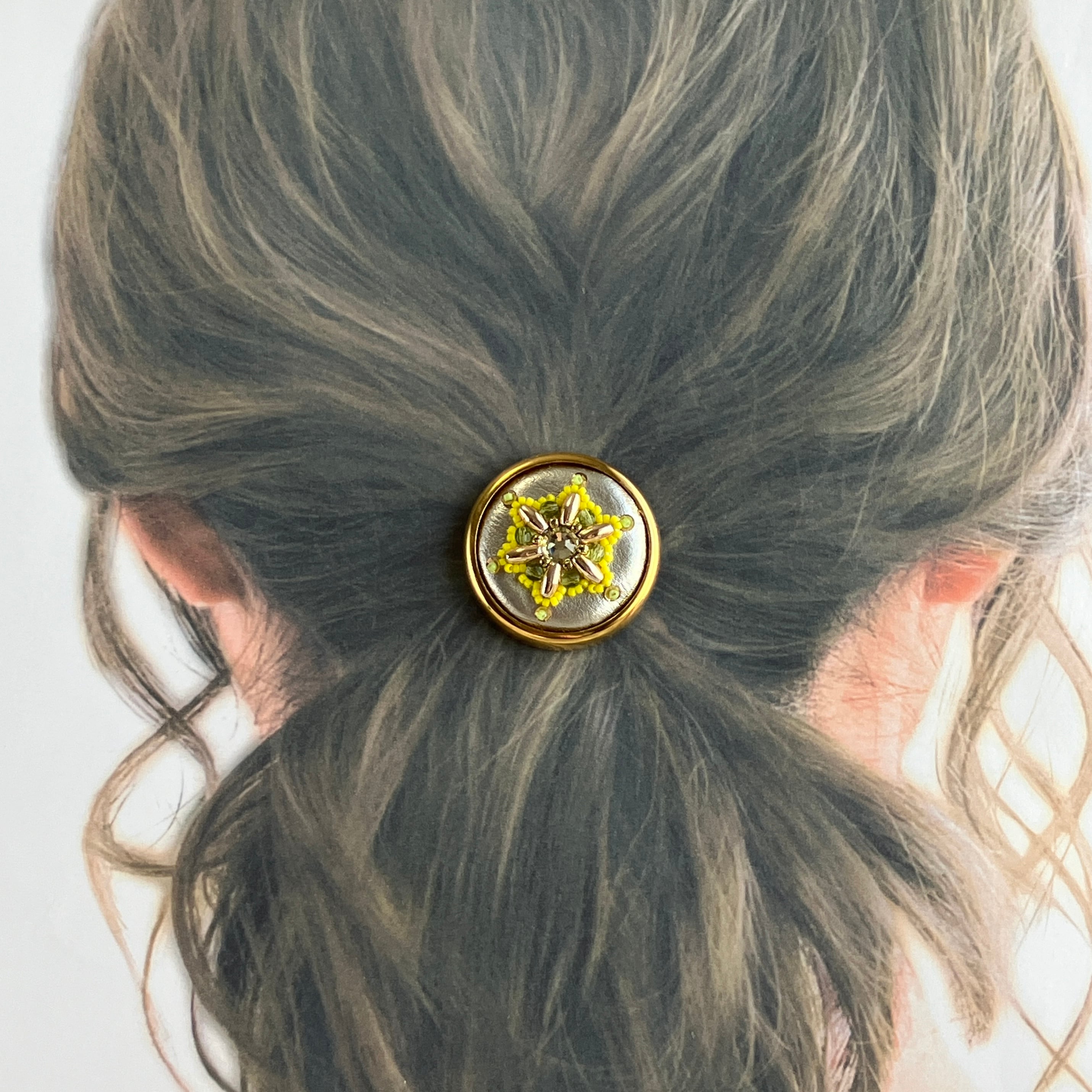 ヘアゴム   鮮やか☆グリーン大ぶりビーズ＆ブラック ブルーグリーン》ビーズ刺繍のヘアゴム | Pay ID