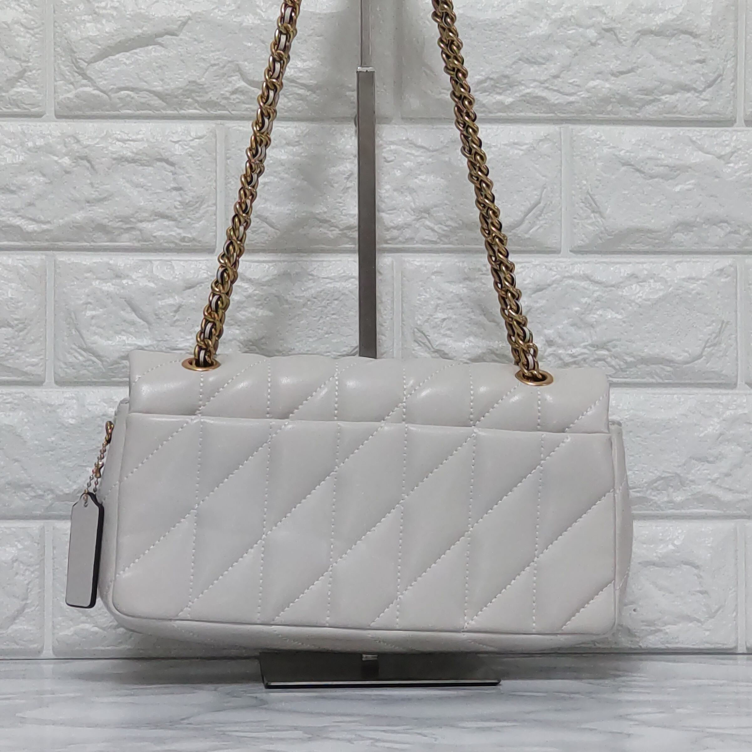 COACH コーチ タビー ショルダー バッグ 26 キルティング ホワイト 