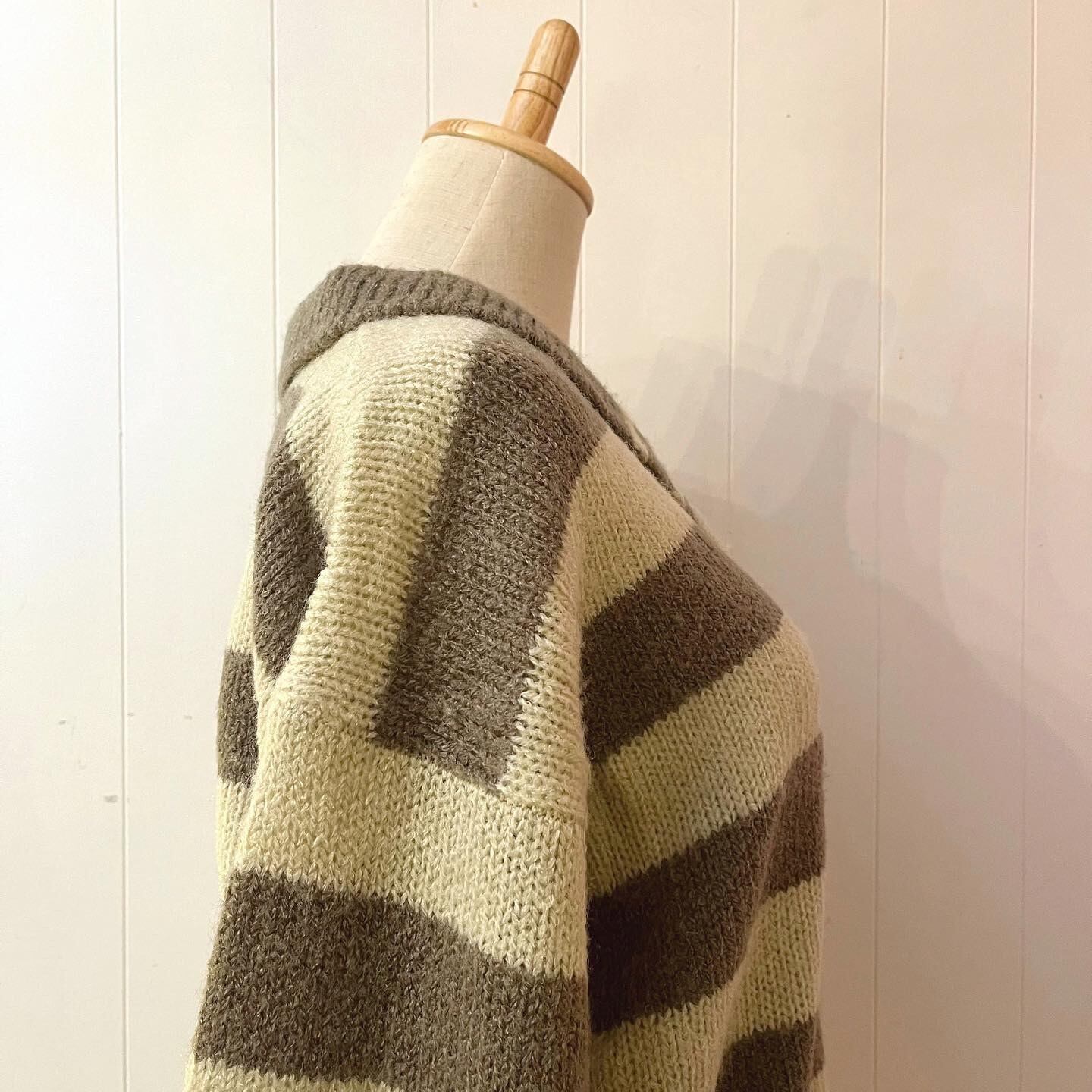 khaki cream border necktie sweater