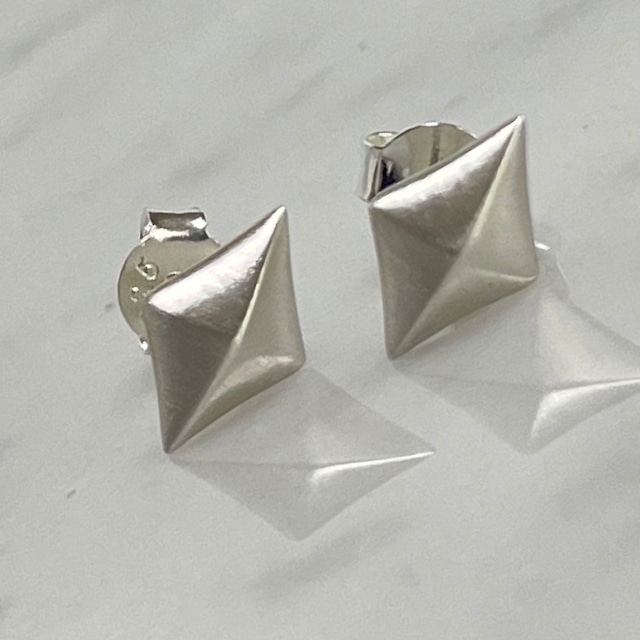 CME-8 Dia Stud Earrings