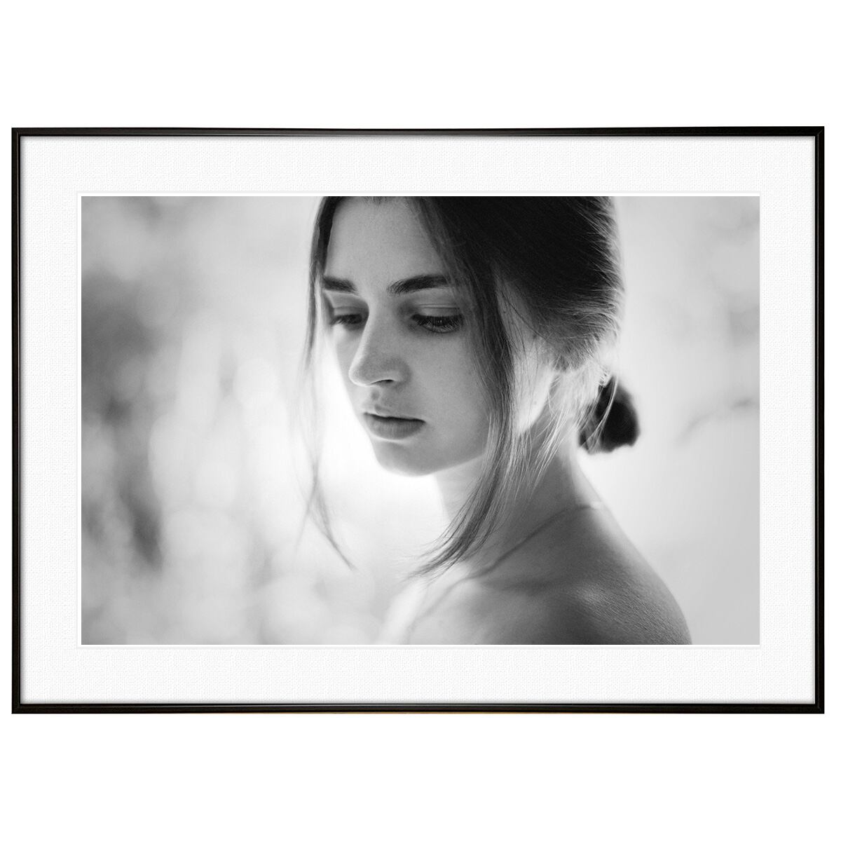 人物の写真 見下ろす女性 インテリアモノクロアートポスター額装 AS2133