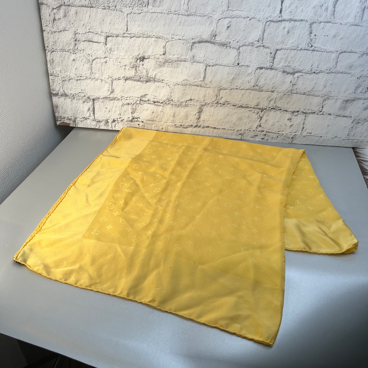 LOUIS VUITTON ルイヴィトン  タグ付き  スカーフ イエロー A-10313