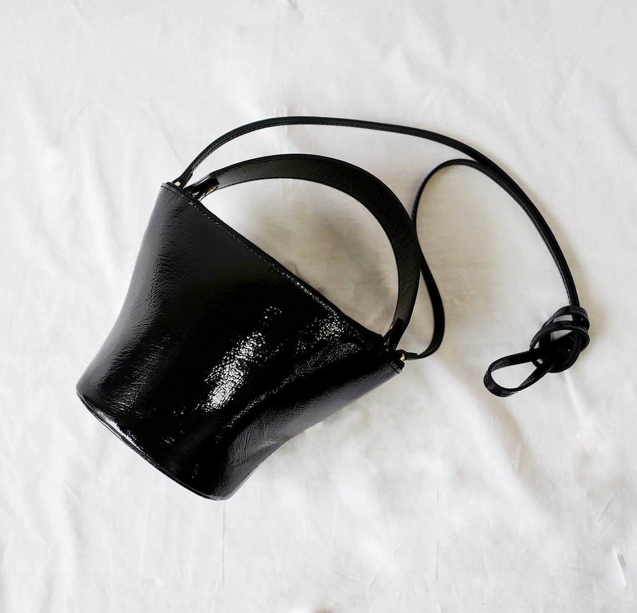 ayako Potter bag Patent leather BLACK