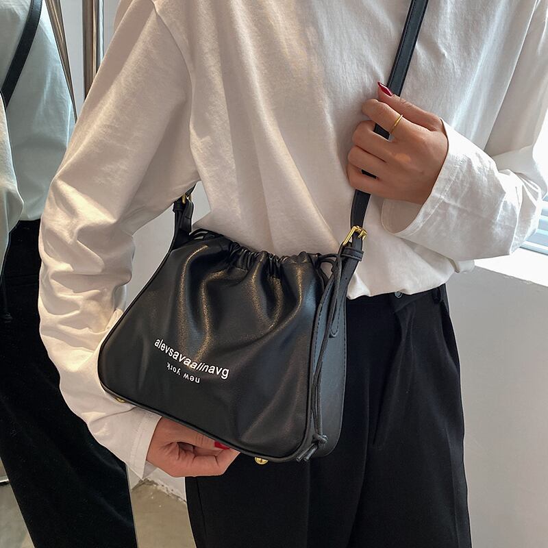 ギャザーサマーレッド 夏物 メッセンジャーバッグ Tiancai_Wing_Bag35465820370