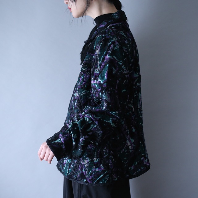 "reversible” poison-color and black paisley pattern zip-up jacket