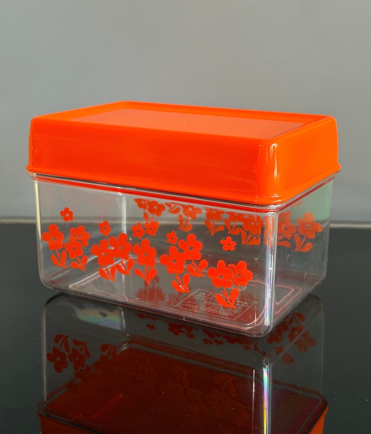 昭和レトロ 蓋付き小物入れ 花柄容器 プラスチックケース 菓子入れ