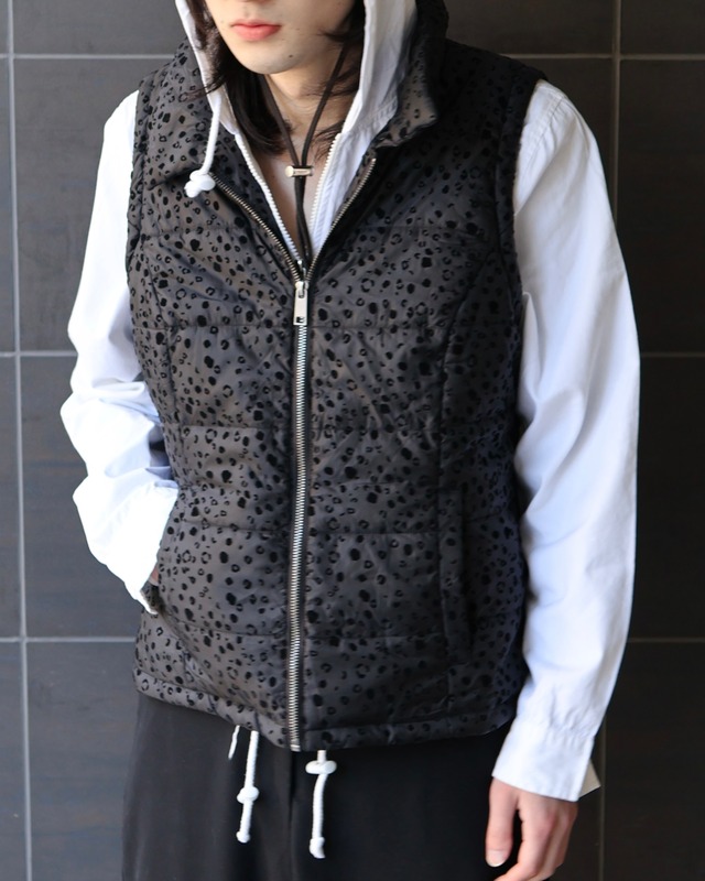 All-over pattern down vest