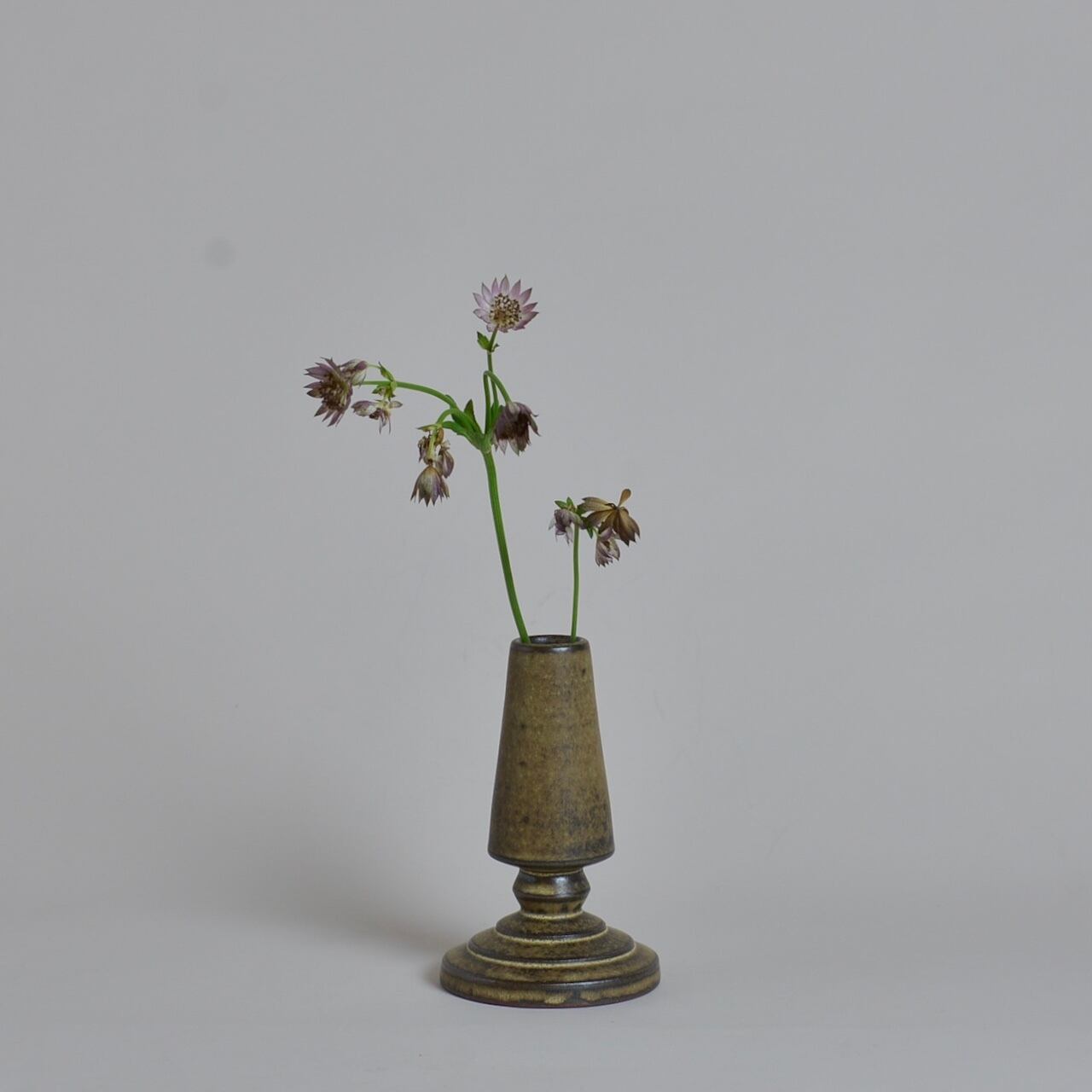 塔のような 陶立体 花器？ フラワーベース？ 古道具 アンティーク オブジェ rpm / フラワーベース こげ茶【A】〈陶器 / 花瓶 / 一輪挿し / ドライ