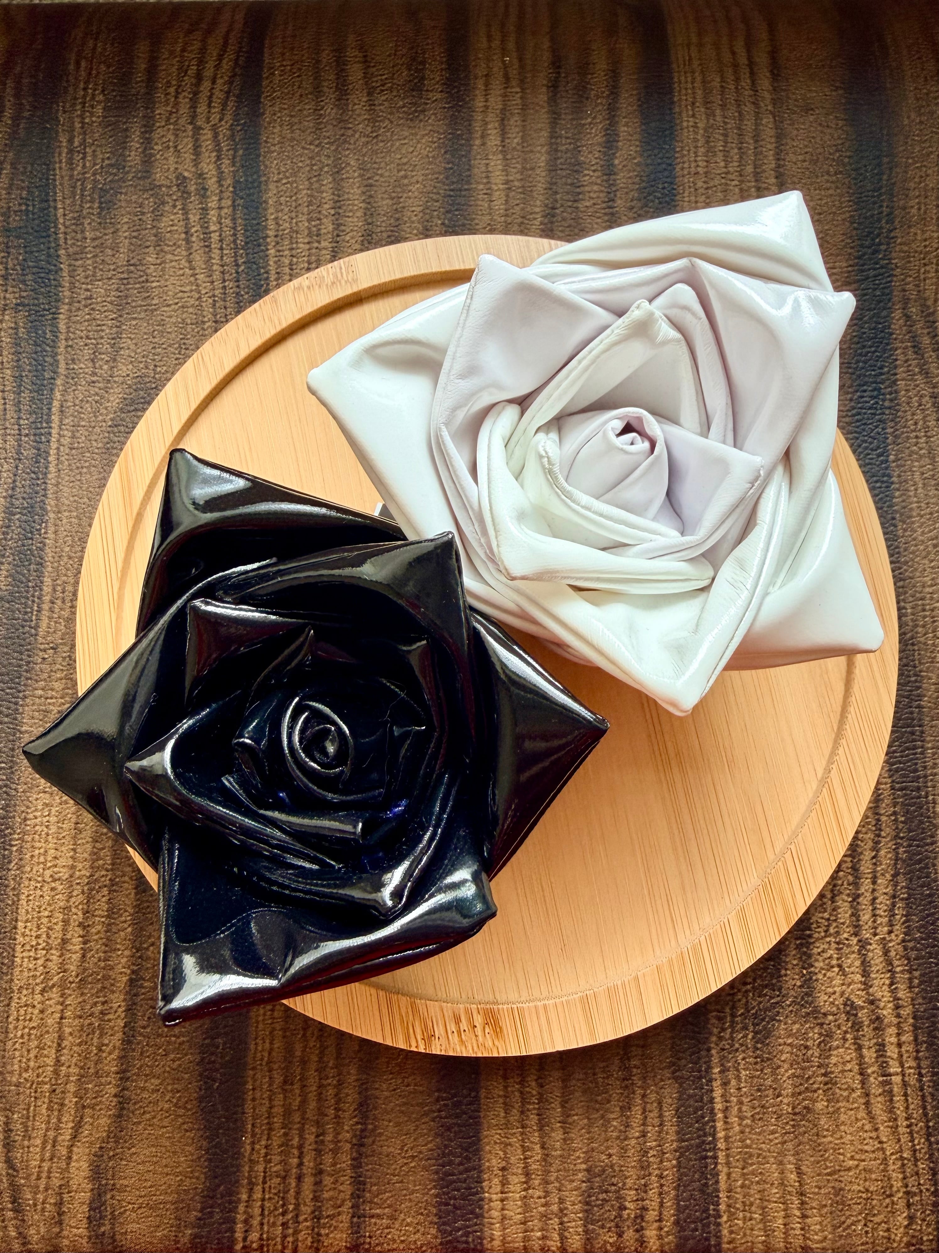エナメル のペンダントヘッド 薔薇 エナメル薔薇のコサージュ | DarkLife