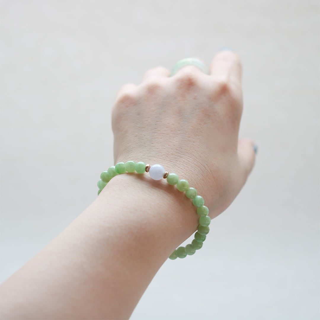 緑と紫のコントラストが爽やか！濃い紫のワンポイントカラーが