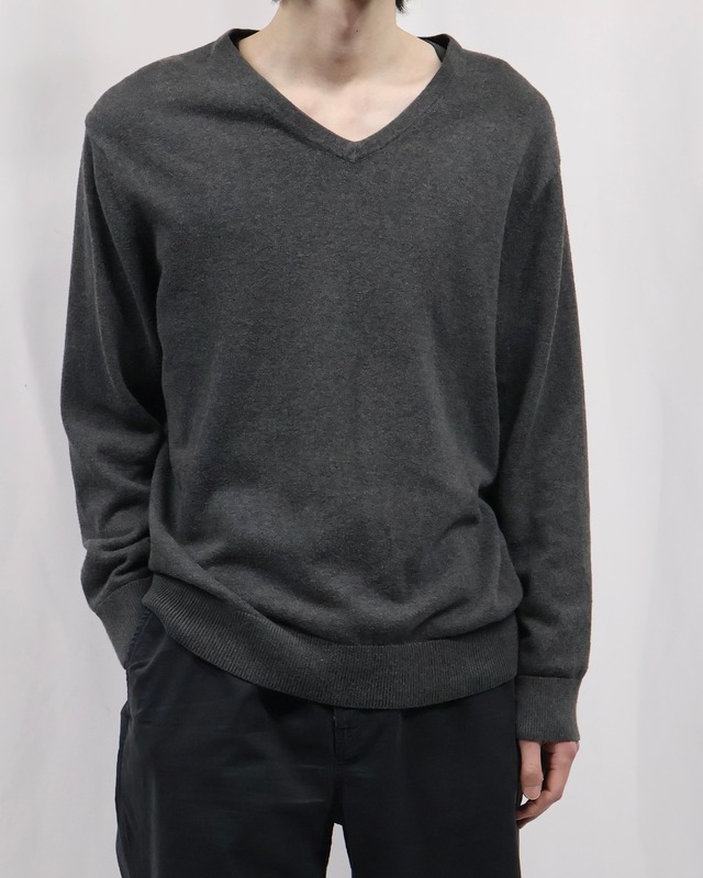 v-neck gray knit