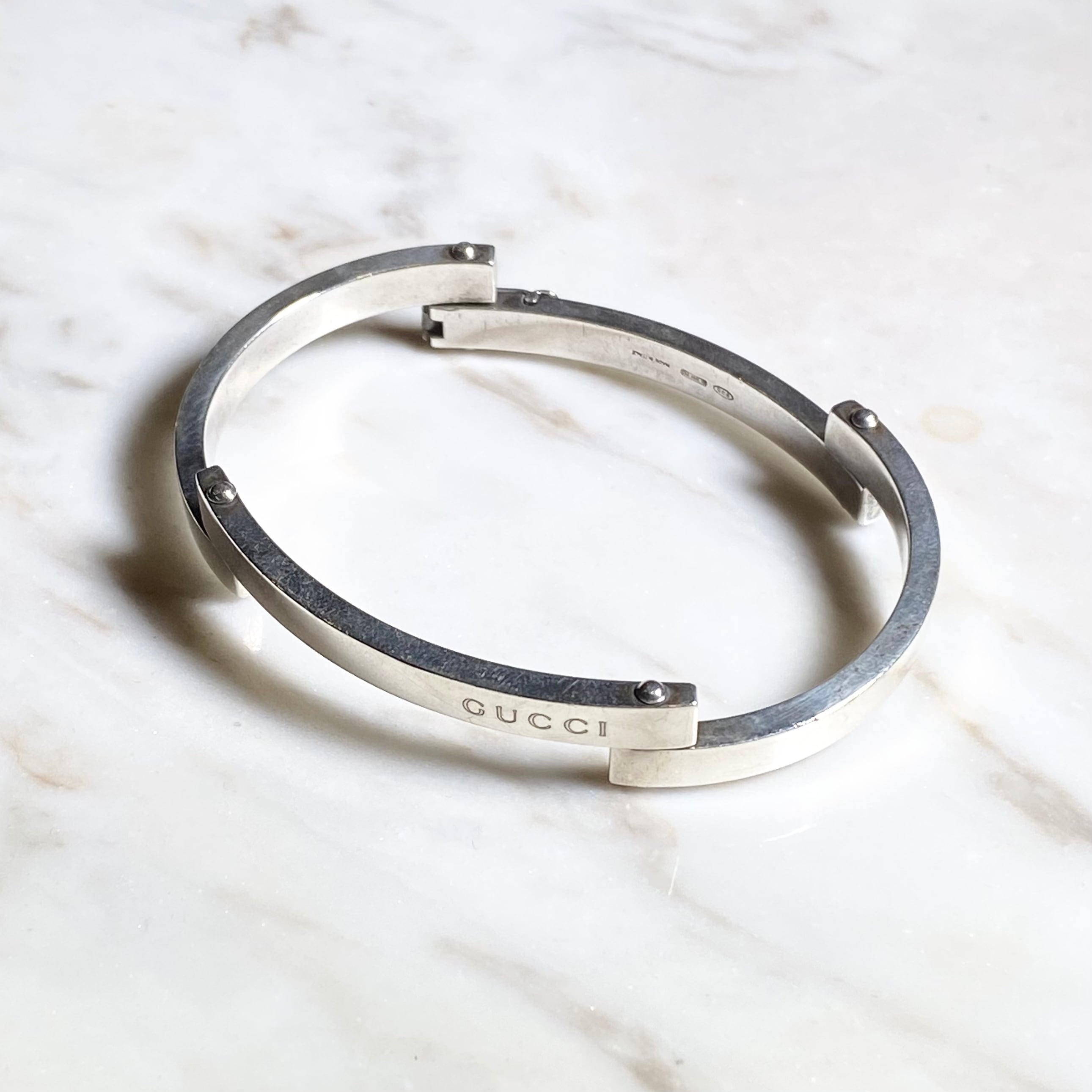GUCCI silver curve plate link bracelet | NOIR ONLINE