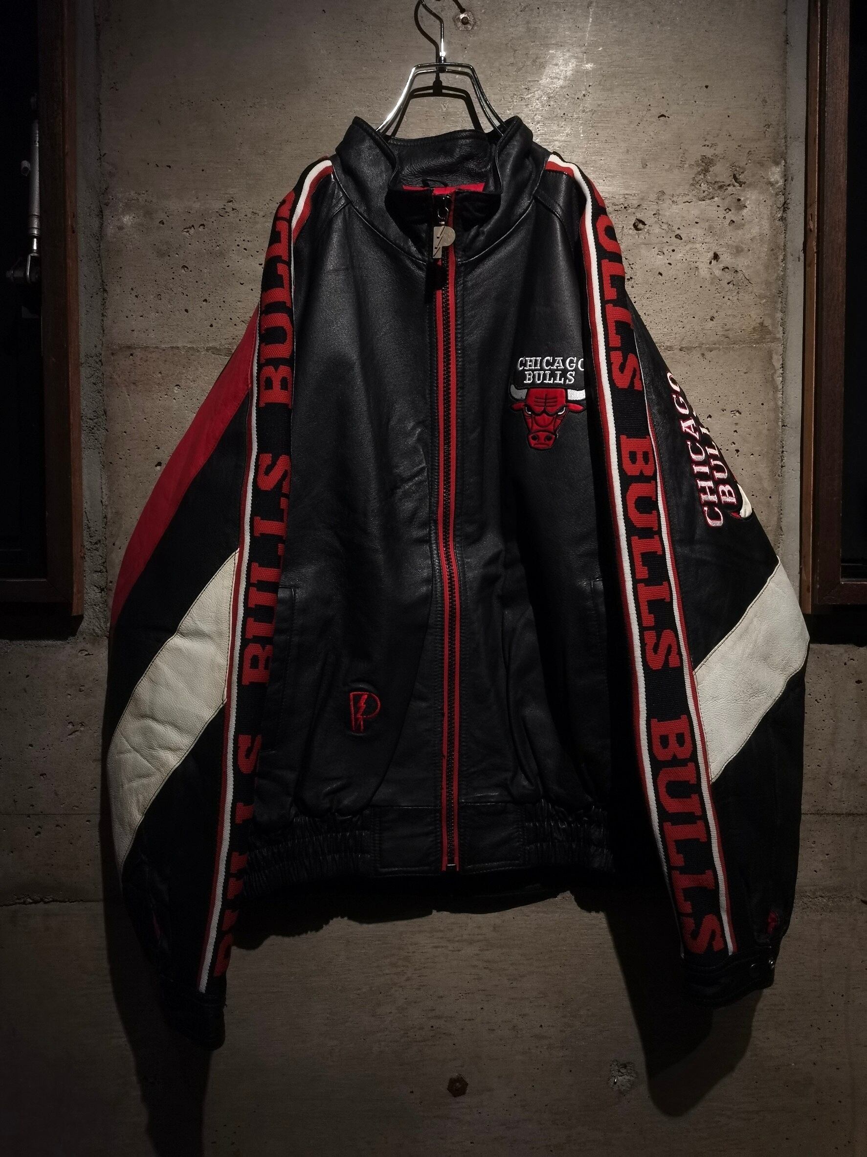 Caka】”CHICAGO BULLS” Wappen x Embroidery Design Vintage Leather 