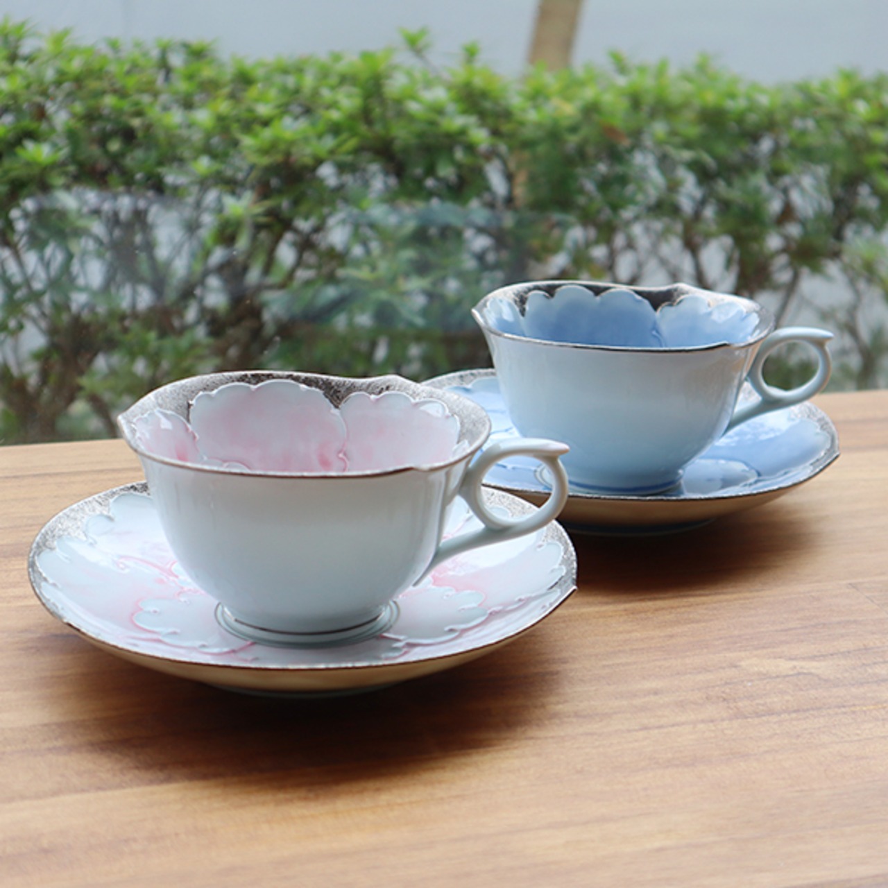 有田焼　コーヒーカップ　プラチナ牡丹　ブルー・ピンク　3-044