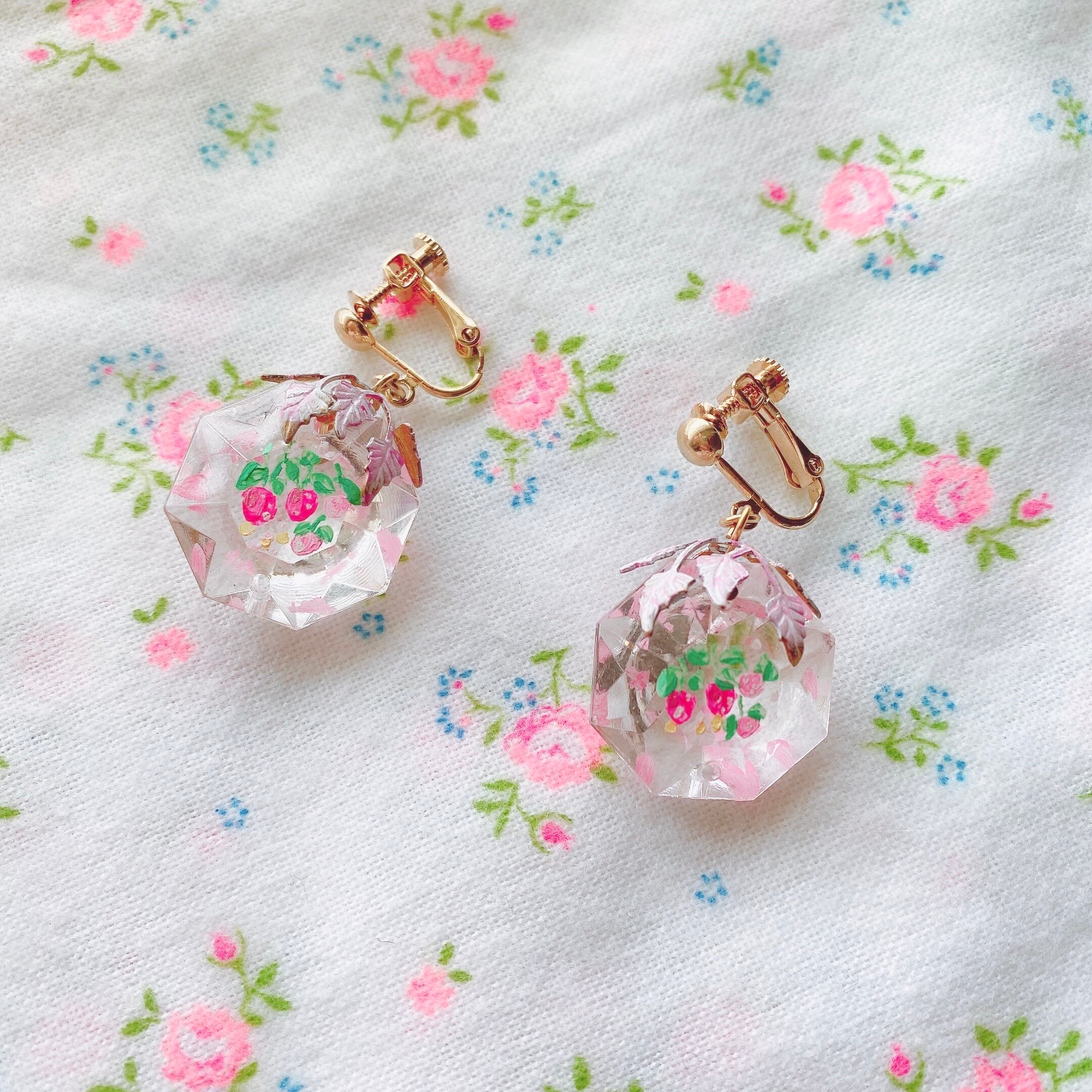 Strawberry hand paint chandelier earrings いちごばたけのイヤリング b.
