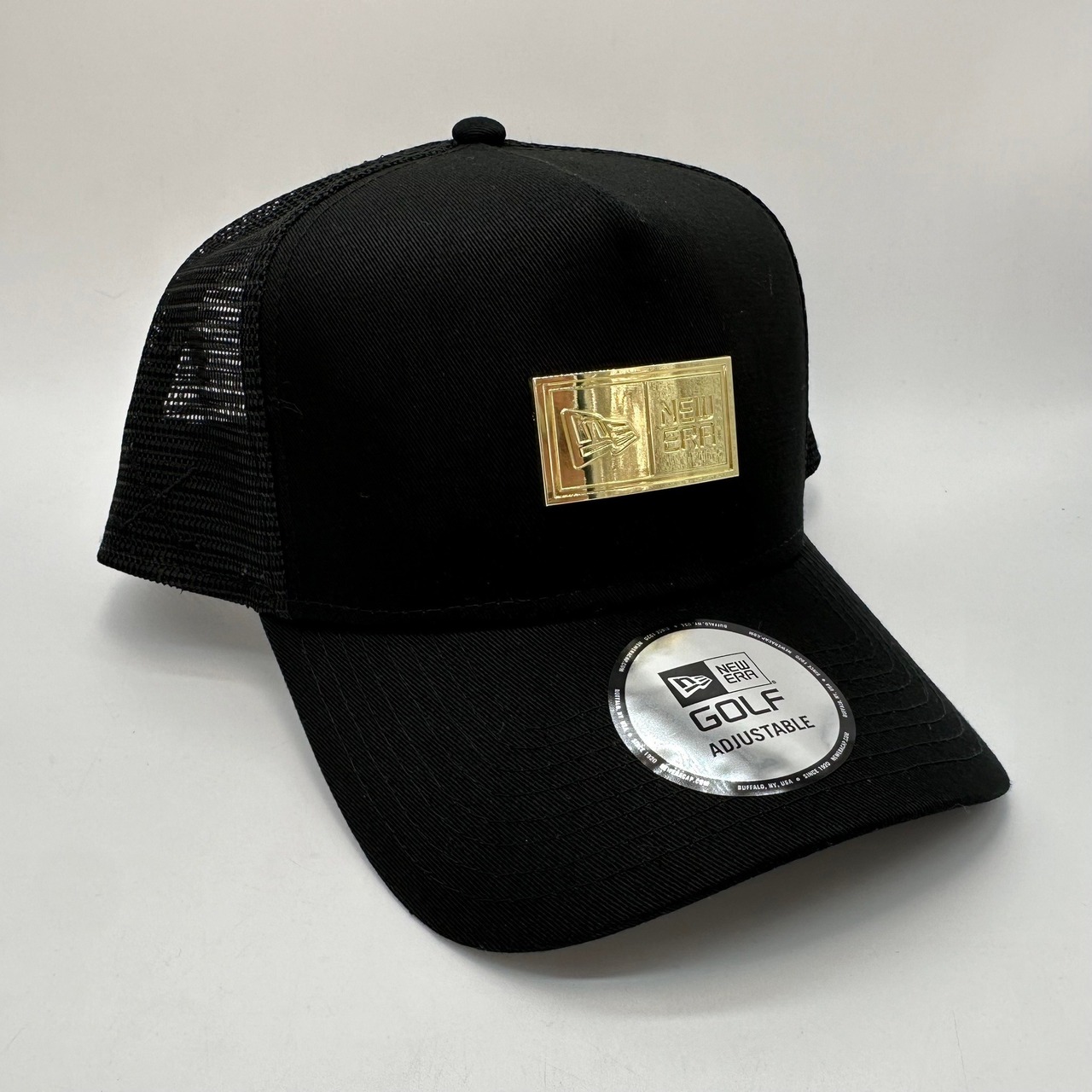 【ゴルフ】 NEW ERA 9FORTY/940 A-Frame トラッカー Box Logo ボックスロゴ Metal Plate ブラック