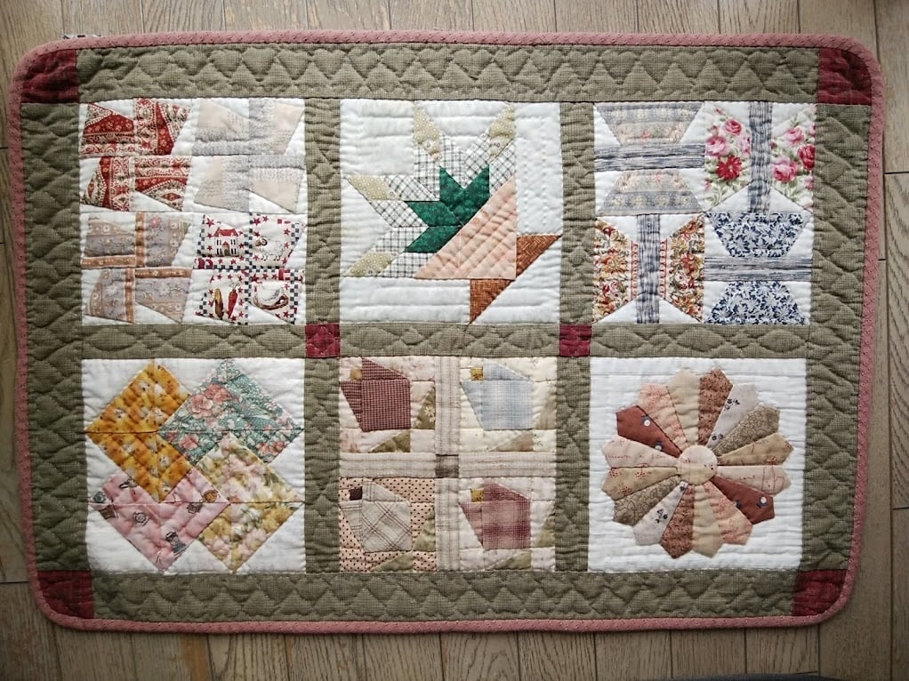 パッチワークキルトタペストリー ハウス | 布遊びポプリン パッチ