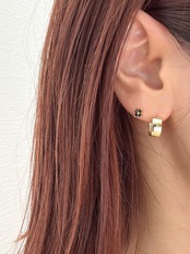 クロフラワーミニピアス