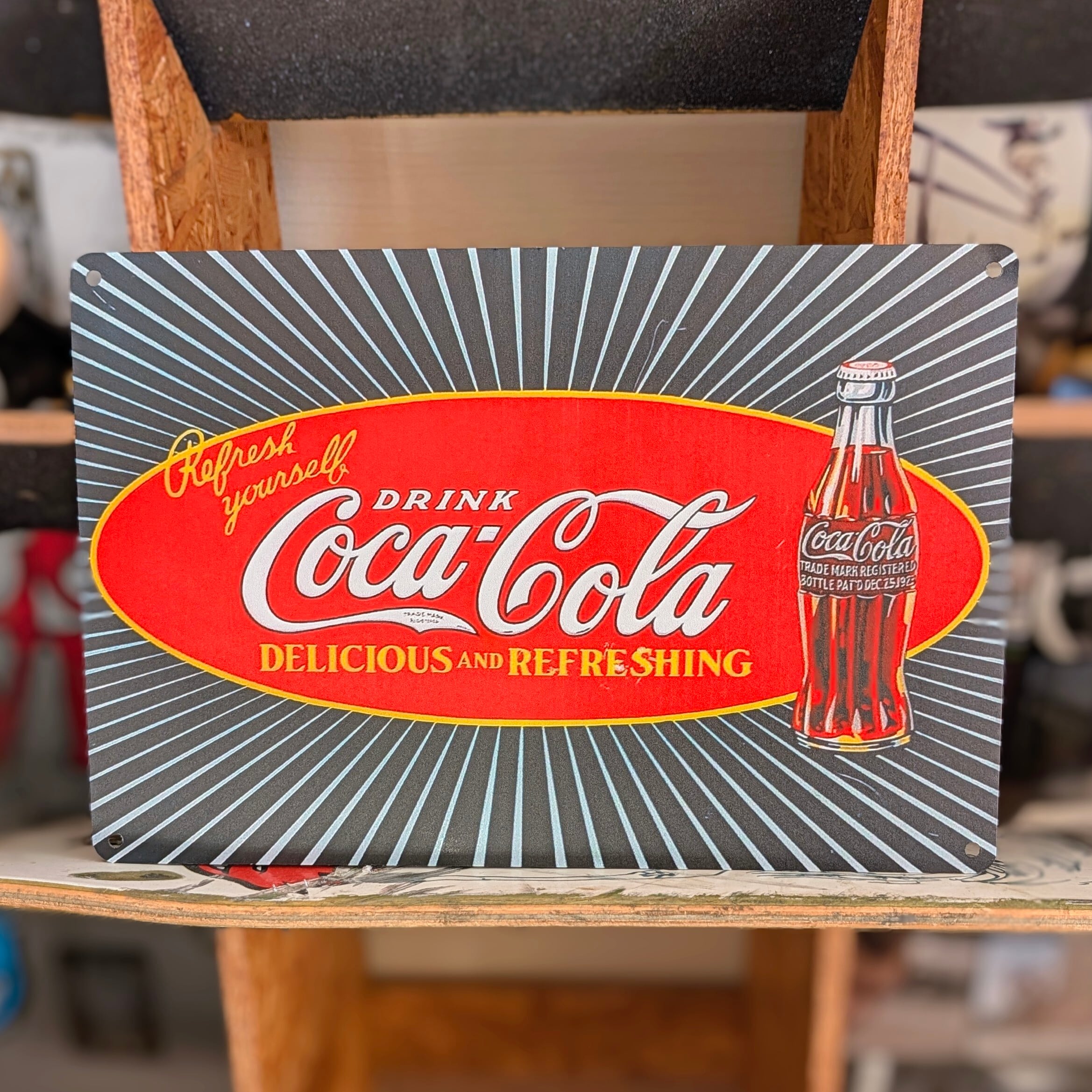 送料無料！ちょうどいいブリキ看板 【 Coca-Cola ( コカ・コーラ ) / Coke 】 METAL SIGN / メタルサイン / ブリキ看板 / サインボード / ビンテージ加工〚アメリカン雑貨 アメトイ〛