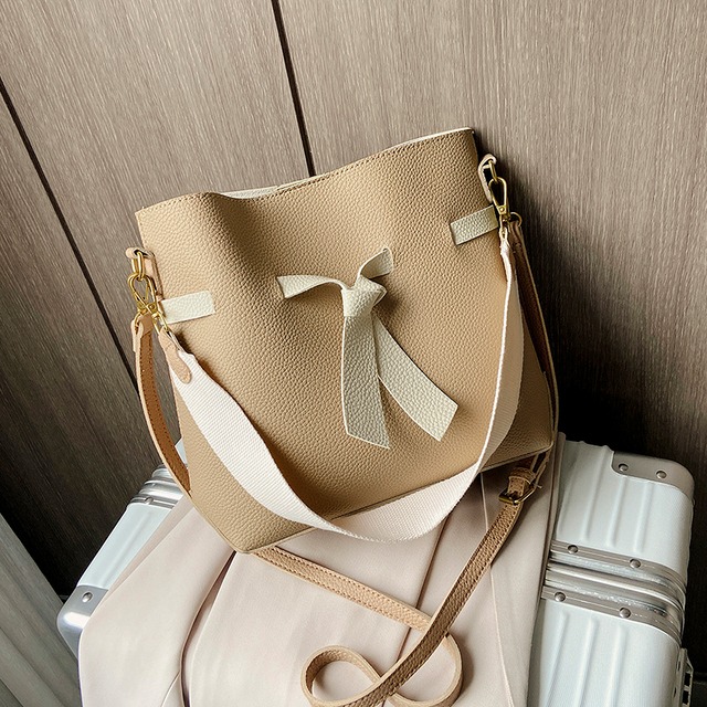 テクスチャーオールマッチスモールバッグメスバッグ2020人気の新しいトレンディなファッションワンショルダーアンダーアームバッグネットレッドメッセンジャーバケットバッグ 手作りハンドバック82929133908