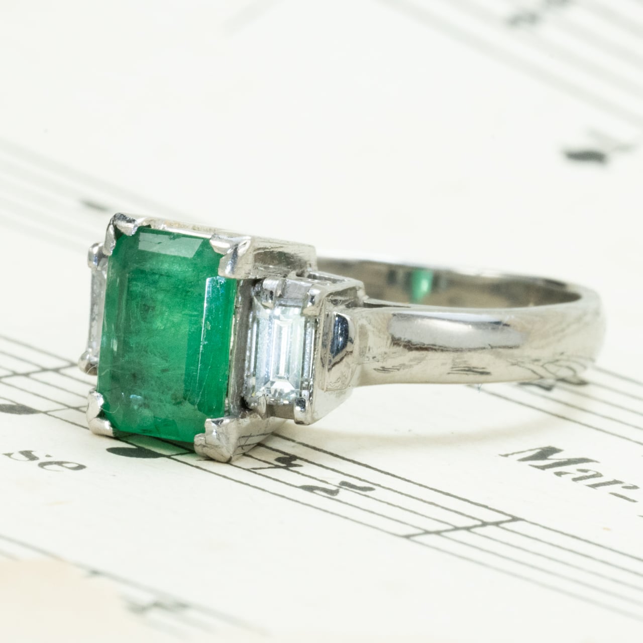 昭和ジュエリー エメラルド ダイヤモンド リング Pt900 1.01ct