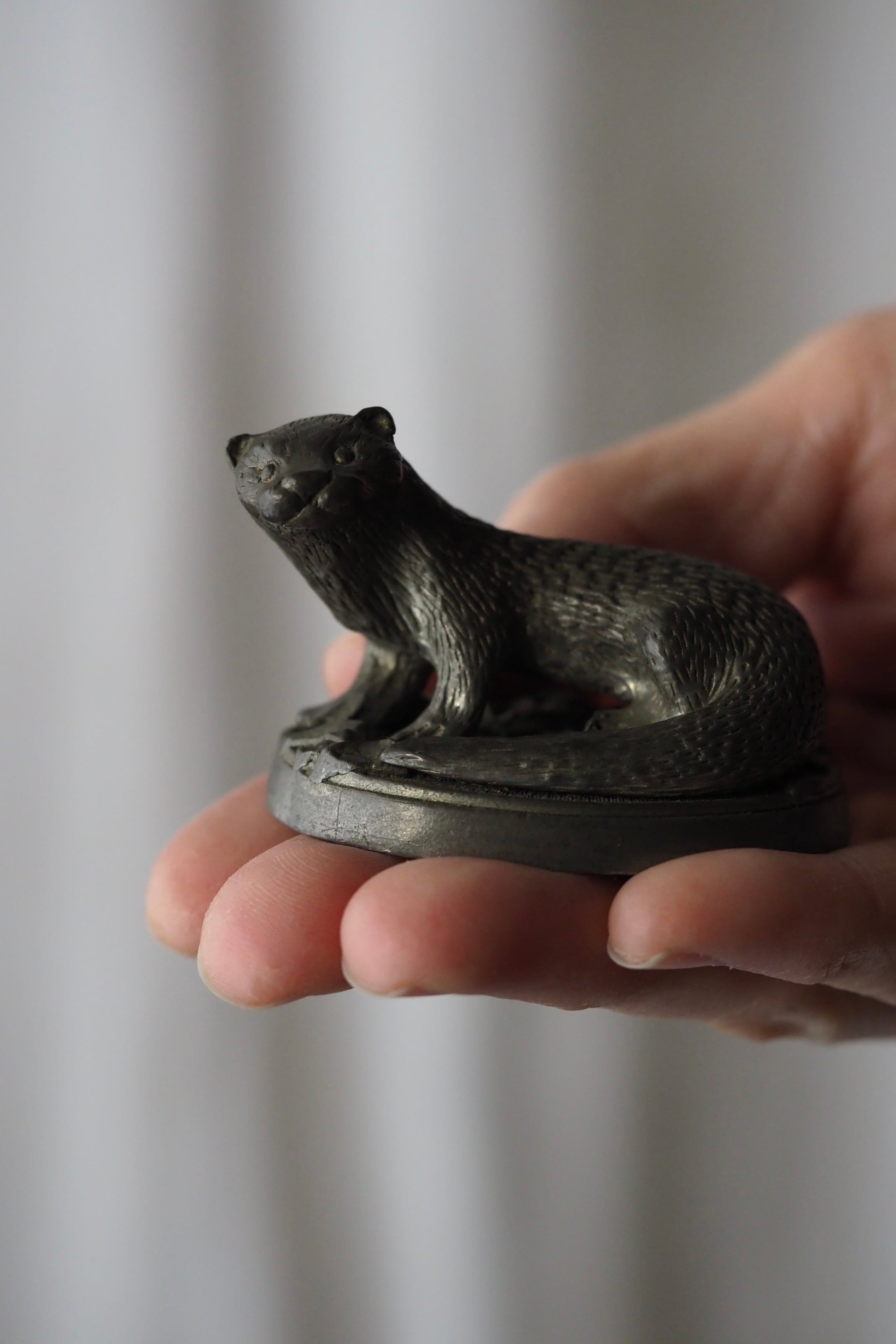 見つめてカワウソ-antique pewter ottar objet | アンティーク