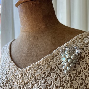 ヴィンテージ  シルバー系あこや真珠たわわ葡萄のブローチ